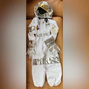 LAST CHANCE Kids’ Space Explorer Costume (youth 5/6)